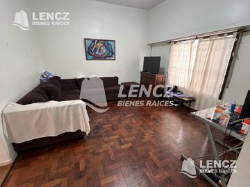 CHALET 4 AMB C/COCHERA- QUINCHO Y JARDIN. QUILMES OESTE
