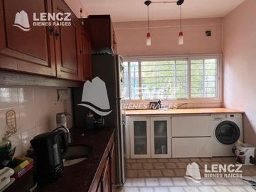 CHALET 4 AMB C/COCHERA- QUINCHO Y JARDIN. QUILMES OESTE