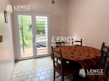 CHALET 4 AMB C/COCHERA- QUINCHO Y JARDIN. QUILMES OESTE