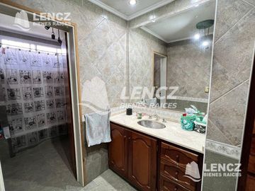 CHALET 4 AMB C/COCHERA- QUINCHO Y JARDIN. QUILMES OESTE