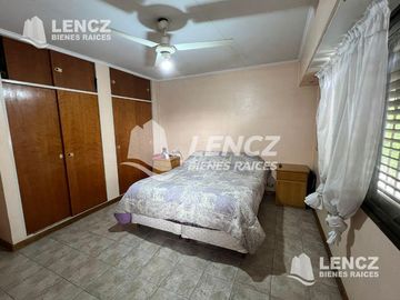 CHALET 4 AMB C/COCHERA- QUINCHO Y JARDIN. QUILMES OESTE