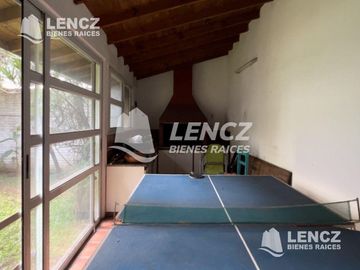 CHALET 4 AMB C/COCHERA- QUINCHO Y JARDIN. QUILMES OESTE