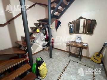 CHALET 4 AMB C/COCHERA- QUINCHO Y JARDIN. QUILMES OESTE