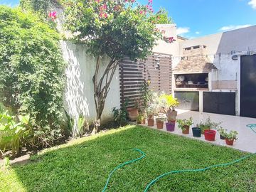 Es perfecto! PH en Planta Baja con jardín y cochera ¿Qué más podes pedir?