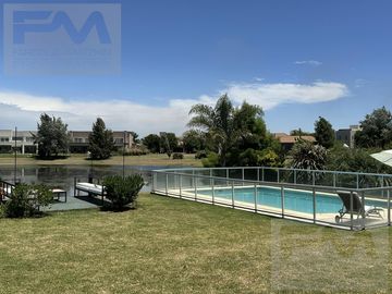 Casa en  venta en country Terravista con fondo a lago