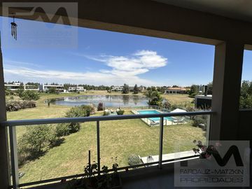 Casa en  venta en country Terravista con fondo a lago