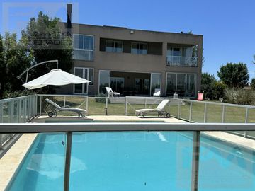 Casa en  venta en country Terravista con fondo a lago