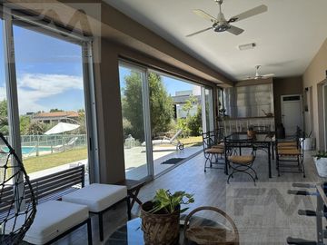Casa en  venta en country Terravista con fondo a lago
