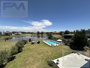 Casa en  venta en country Terravista con fondo a lago