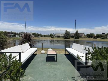 Casa en  venta en country Terravista con fondo a lago