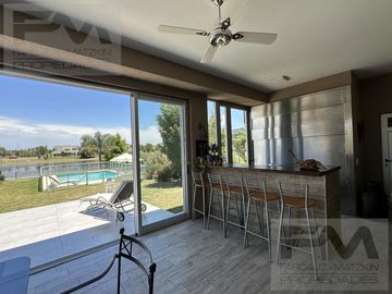 Casa en  venta en country Terravista con fondo a lago