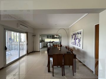 Casa en  venta en country Terravista con fondo a lago