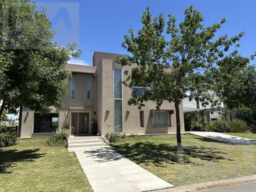 Casa en  venta en country Terravista con fondo a lago
