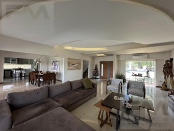 Casa en  venta en country Terravista con fondo a lago