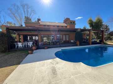 Venta en Country San Diego. Importante propiedad en esquina con 3000 mts de parque.