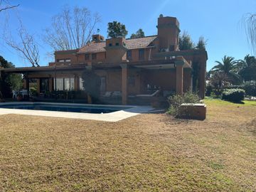 Venta en Country San Diego. Importante propiedad en esquina con 3000 mts de parque.