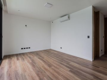 VENTA CASA 7 AMBIENTES - SALIDA LAGUNA - CHACRAS DE LA RESERVA