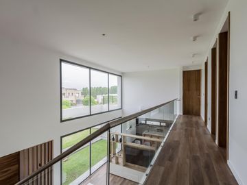 VENTA CASA 7 AMBIENTES - SALIDA LAGUNA - CHACRAS DE LA RESERVA