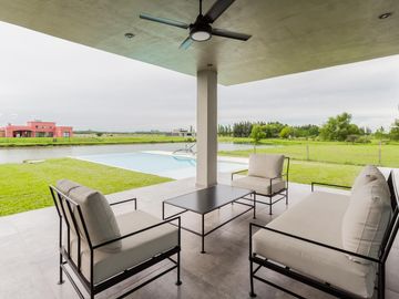 VENTA CASA 7 AMBIENTES - SALIDA LAGUNA - CHACRAS DE LA RESERVA