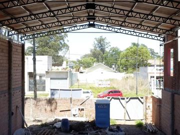 Galpón a estrenar sobre Av. Mario Bravo