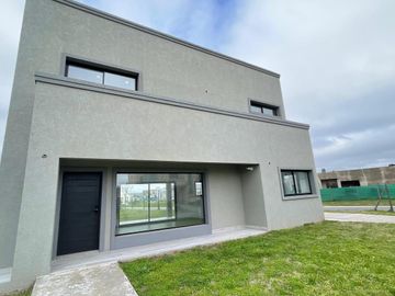 Casa a estrenar en  Barrio Privado San Pablo