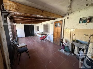 Casa con local en Lanús Oeste para reciclar