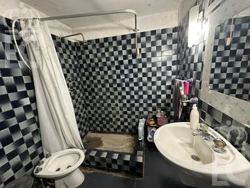 Casa con local en Lanús Oeste para reciclar