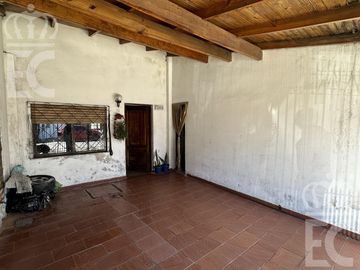 Casa con local en Lanús Oeste para reciclar