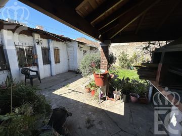Casa con local en Lanús Oeste para reciclar