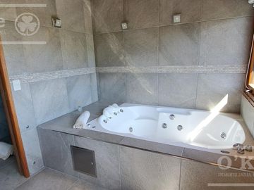 Departamento 4 ambientes en Arelauquen con vista al Lago
