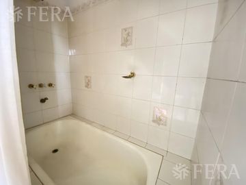 Venta casa 4 ambientes, cochera y piscina en Don Bosco