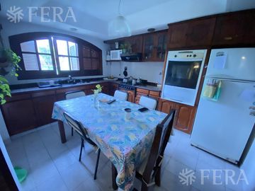 Venta casa 4 ambientes, cochera y piscina en Don Bosco
