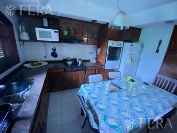 Venta casa 4 ambientes, cochera y piscina en Don Bosco