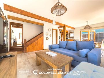 VENTA Casa a Estrenar 90m2,  deck y lote de 249m2 Centro, Villa La Angostura