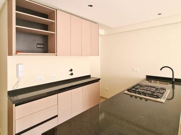 Venta monoambiente a estrenar con patio exclusivo y parrillero