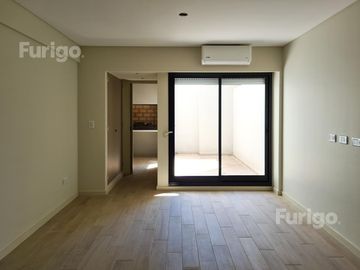 Venta monoambiente a estrenar con patio exclusivo y parrillero