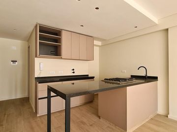 Venta monoambiente a estrenar con patio exclusivo y parrillero