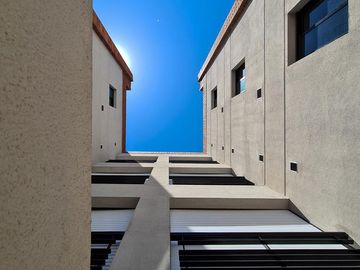 Venta monoambiente a estrenar con patio exclusivo y parrillero