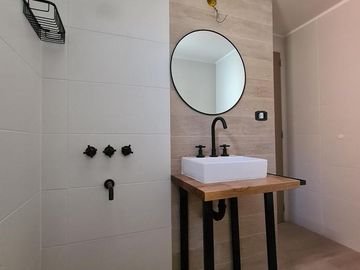 Venta monoambiente a estrenar con patio exclusivo y parrillero