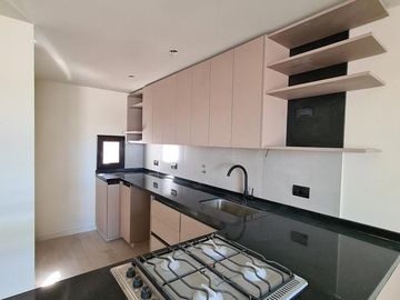 Venta monoambiente a estrenar con patio exclusivo y parrillero