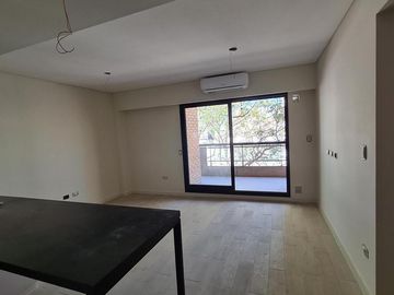 Venta monoambiente a estrenar con patio exclusivo y parrillero