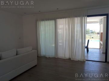 Casa en Venta - Barrio Santa Elena - Pilar del Este