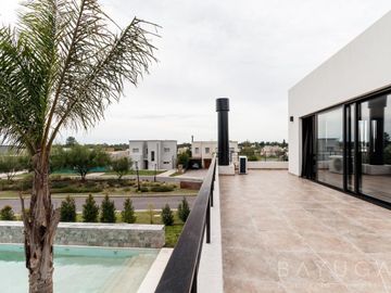 Casa en Venta - Barrio Santa Elena - Pilar del Este