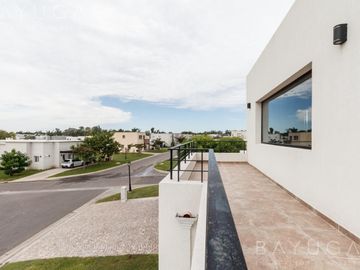 Casa en Venta - Barrio Santa Elena - Pilar del Este