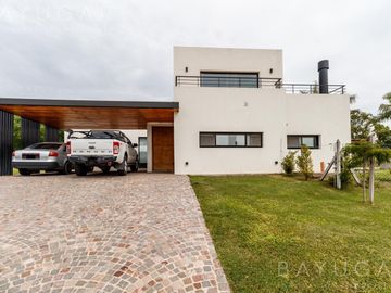 Casa en Venta - Barrio Santa Elena - Pilar del Este