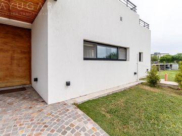 Casa en Venta - Barrio Santa Elena - Pilar del Este