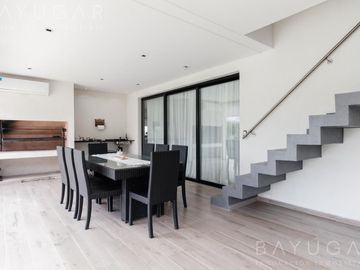 Casa en Venta - Barrio Santa Elena - Pilar del Este