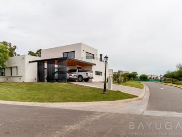 Casa en Venta - Barrio Santa Elena - Pilar del Este