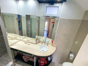 DEPARTAMENTO 5 AMBIENTES, CON BALCON FRENTE A PLAZA ARENALES - VILLA DEVOTO
