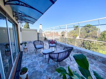 DEPARTAMENTO 5 AMBIENTES, CON BALCON FRENTE A PLAZA ARENALES - VILLA DEVOTO